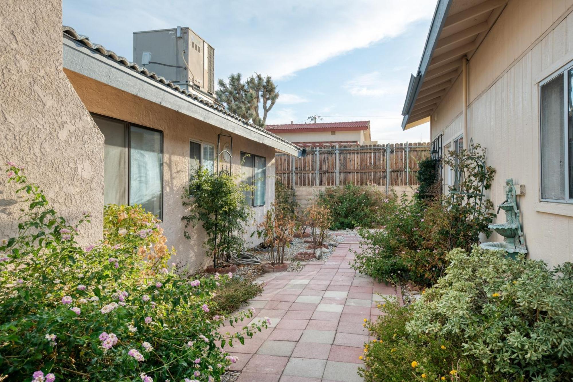 Archie By Avantstay Desert Retreat W Courtyard Edge Of Joshua Tree Yucca Valley Exterior photo