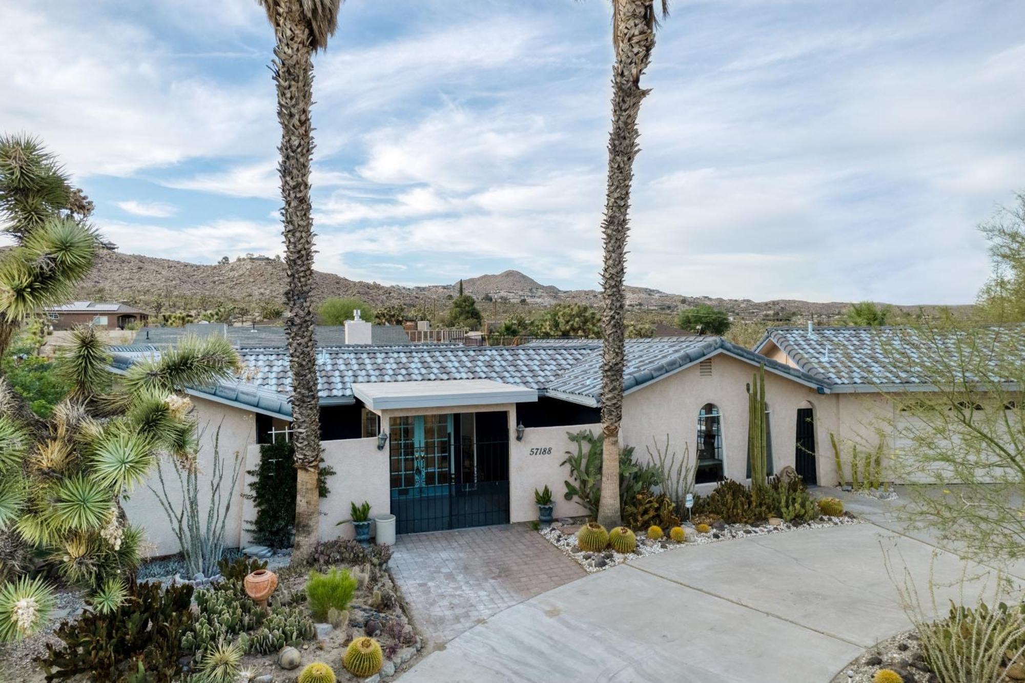 Archie By Avantstay Desert Retreat W Courtyard Edge Of Joshua Tree Yucca Valley Exterior photo